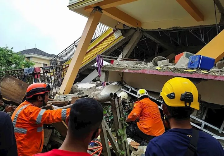 Al menos 34 personas muertas y 637 heridas dejó sismo en Indonesia. Foto:EFE
