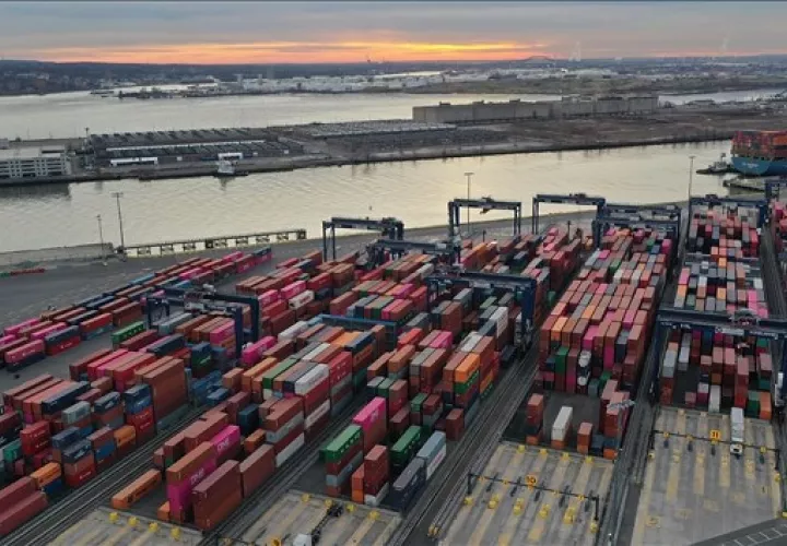 La firma Backer McKenzie reporta que la inversión extranjera directa (IED) de China subió un tercio en Estados Unidos y Canadá. EFE