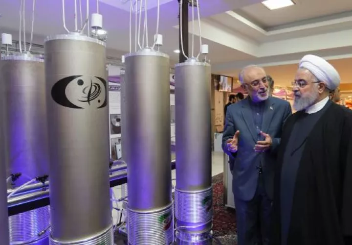 El presidente iraní, Hasan Rohani, inspecciona planta nuclear en Teherán. EFE