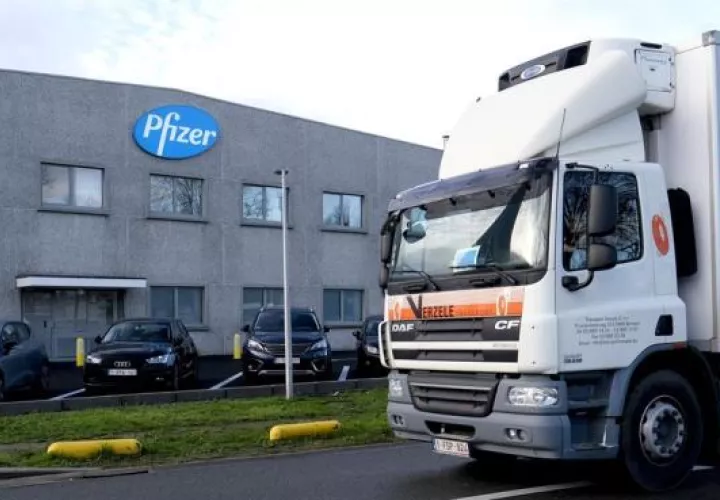 Pfizer ha reducido las vacunas enviadas alegando dificultades de producción. EFE