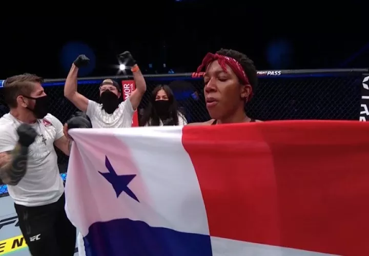 Joselyne Edwards celebra su victoria.