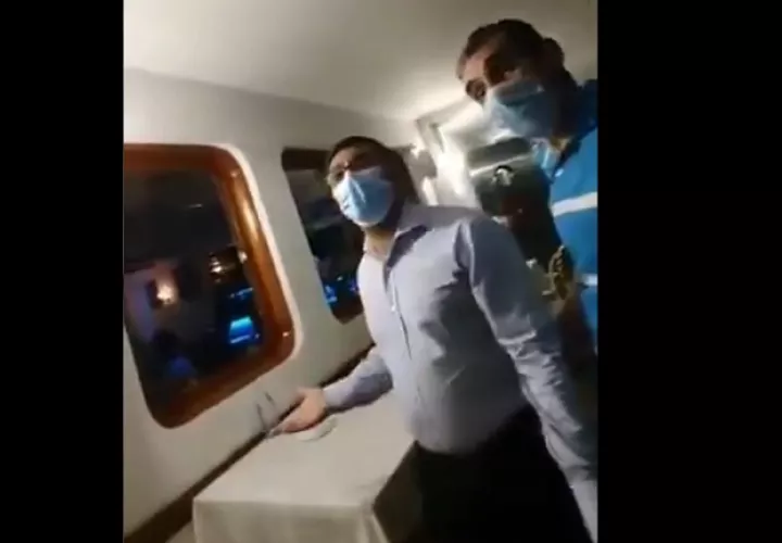 Imagen del video del dueño del restaurante La Fragata, en el momento que enfrentaba al funcionario. 