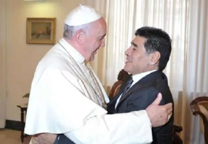 El Papa recordó con cariño a Maradona.