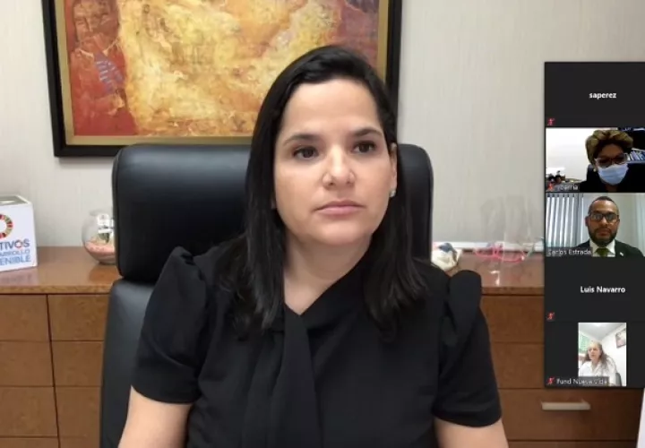La ministra María Inés Castillo de Sanmartín dijo que existe una deuda social con las mujeres que debe ser saldada con la participación de todos los sectores del país. 