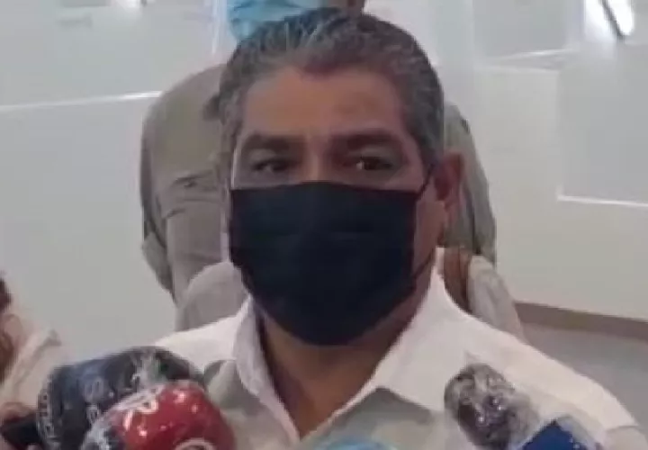El ministro de Salud, Luis Francisco Sucre espera no traer a más especialistas de afuera. Por el momento se evalúa contratar médicos generales recién graduados y residentes. Los hospitales todavía continúan saturados. Foto de Víctor Arosemena