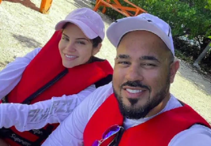 Natti Natasha y Raphy Pina confirmaron su romance con un amoroso beso. Foto: Instagram