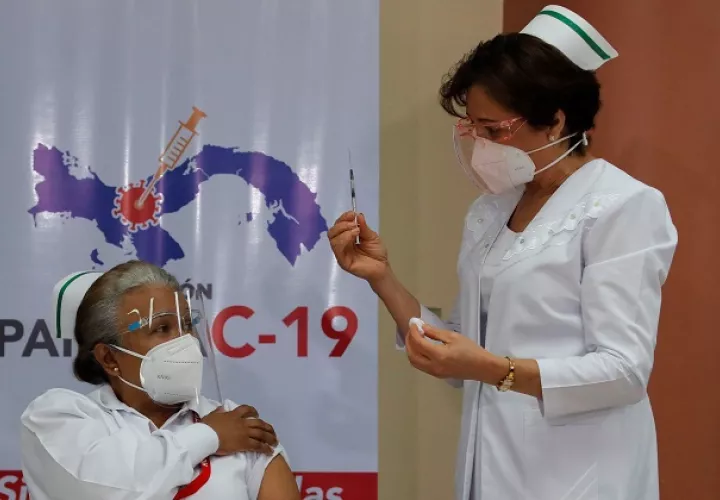 La  fase inicial de vacunación en Panamá ya terminó. Foto: EFE