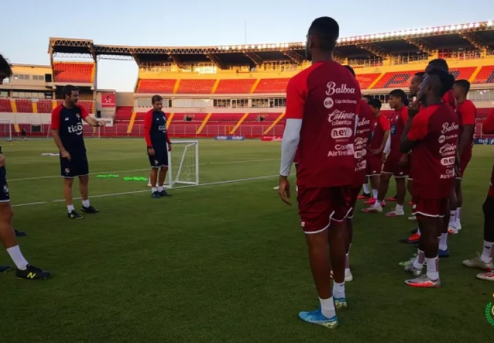 La selección entrena en el Rommel: Foto:Fepafut 