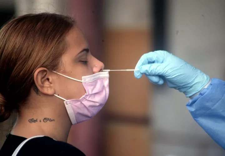 Personal de salud ha aplicado 1,590,184 pruebas para detectar la covid-19 en Panamá. Foto: Víctor Arosemena