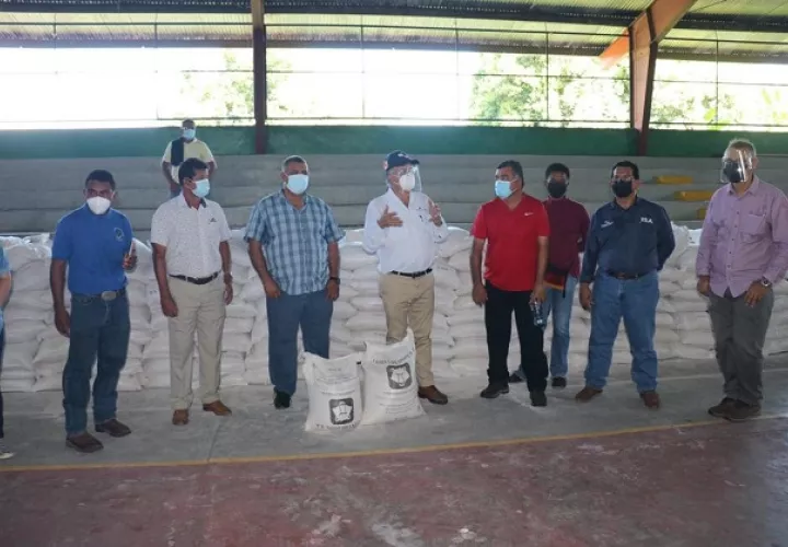 El ministro Augusto Valderrama anunció la inversión de unos 10 millones de dólares, en el marco del Plan Panamá Solidario. Foto/Cortesía