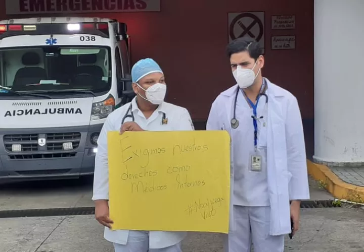 A los médicos internos no se les vacunará y que los que están solo en las áreas covid-19 son los que recibirán la vacunación.