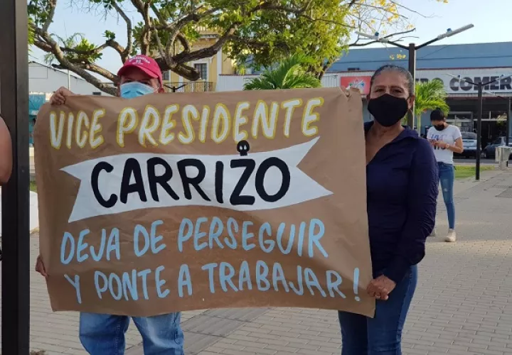 Los manifestantes gritaron consignas en contra del vicepresidente José Gabriel Carrizo. 