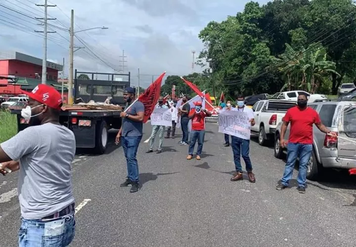 Los manifestantes alegan estar cansados que el Gobierno Nacional les esté tirando la carga a la clase obrera. Foto: Diómedes Sánchez
