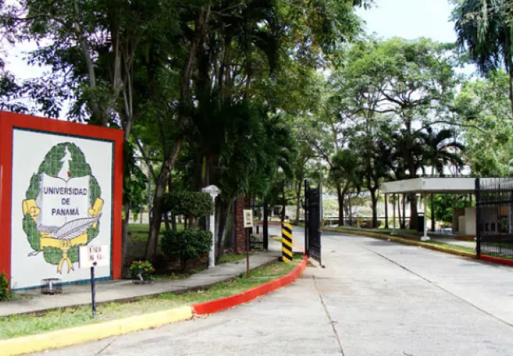 La Universidad de Panamá condenó esta práctica.