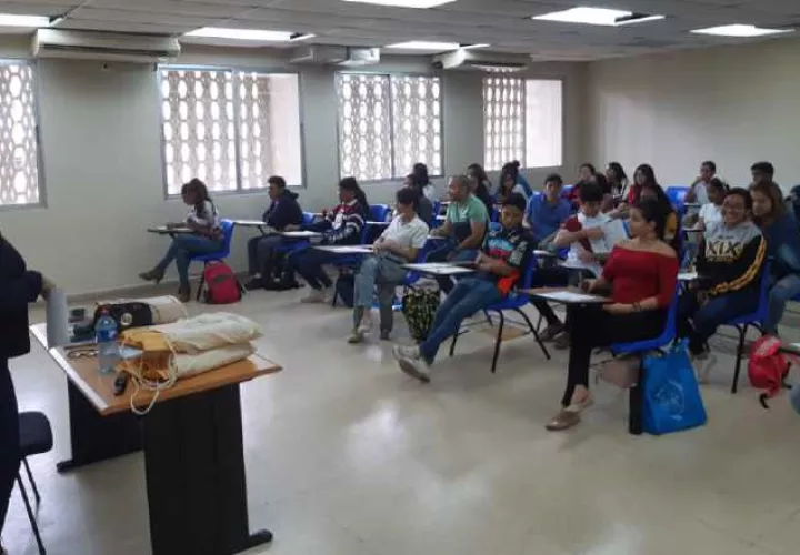 El próximo año académico iniciará con las aulas virtuales llenas. Foto de archivo