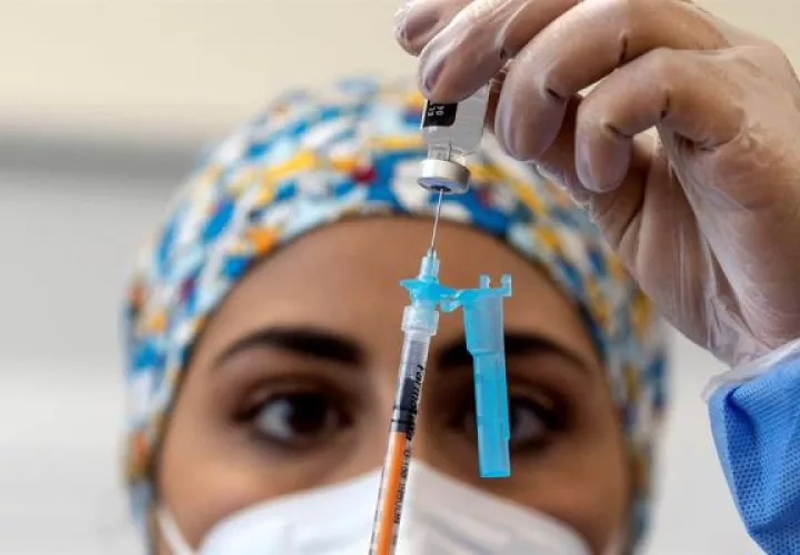 La empresa ReiThera busca desarrollar 100 millones de dosis por año. EFE