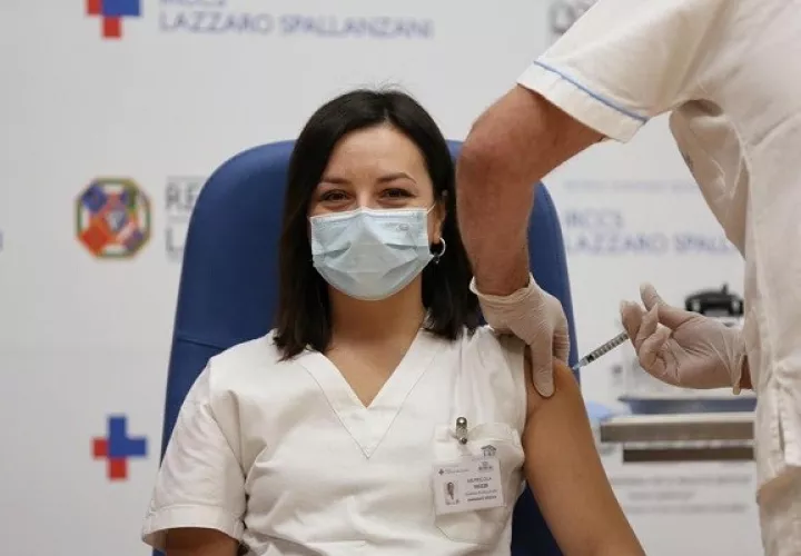 El doctor Julio Osorio de la (Comenenal), asegura que desde hace más de 15 años científicamente se estaba estudiando una vacuna contra coronavirus que eran menos agresivos que el que se presentó en la población desde el 2020.