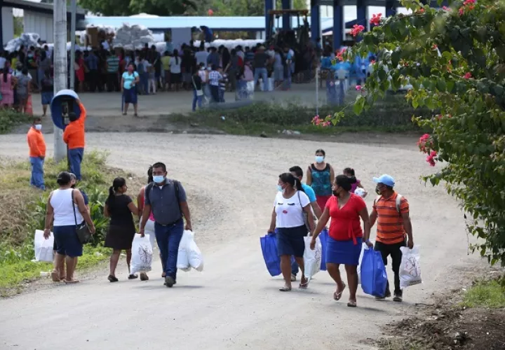 La Dirección de Asistencia Social del Despacho de la Primera Dama donó alimentos y artículos de primera necesidad a más de 500 familias en el Valle de Riscó. Foto cortesía
