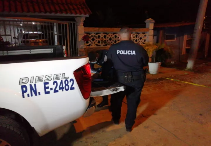 La Policía Nacional acordonó toda el área para preservar la escena del crimen. Foto: Diómedes Sánchez