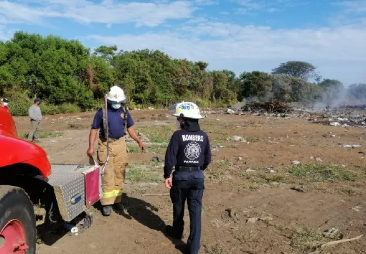 Los casos más recientes de incendio en los botaderos de basura se dieron en las comunidades de Guararé, en la provincia santeña; mientras que el de Pesé, provincia de Herrera, también ardió durante varios días.