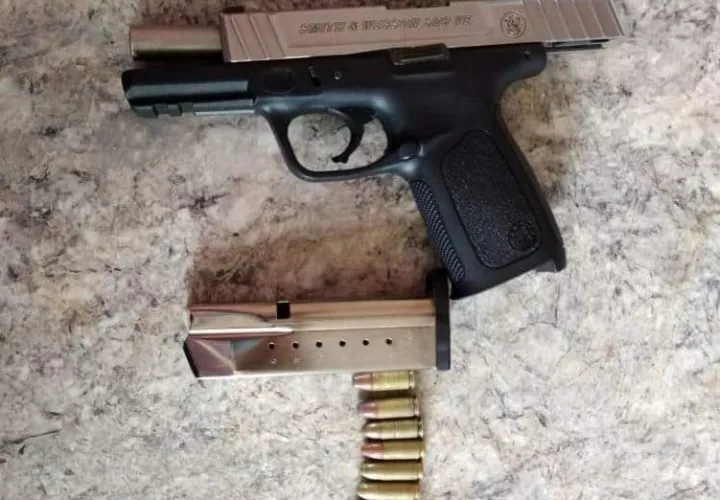 En el allanamiento también se encontró un arma de fuego. Foto: Diómedes Sánchez 