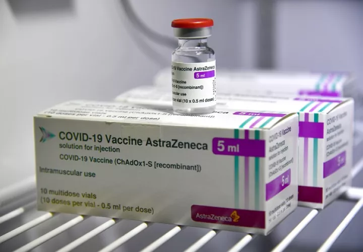 Sudáfrica ha adquirido un millón de dosis de la vacuna de AstraZeneca. Foto: EFE