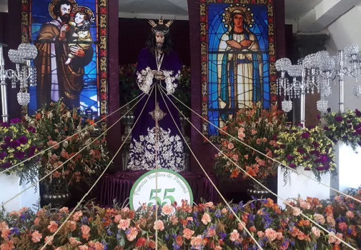 El obispo de la Diócesis de Santiago, Audilio Aguilar, presidió la eucaristía, e hizo referencia a la situación que vive el país por causa de la pandemia.