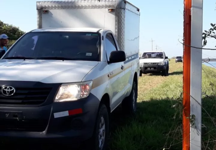 Los funcionarios también investigan si en el área se ha reportado alguna persona desaparecida.