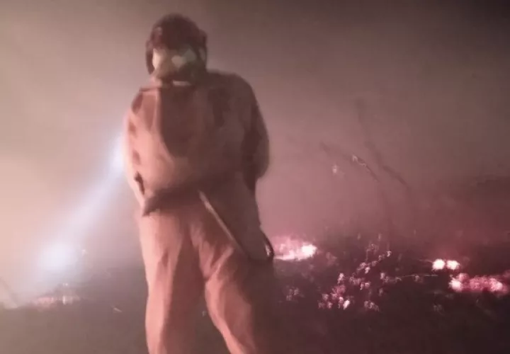Para apagar el fuego fue necesario el uso de equipos y personal especializado en este tipo de incendios.