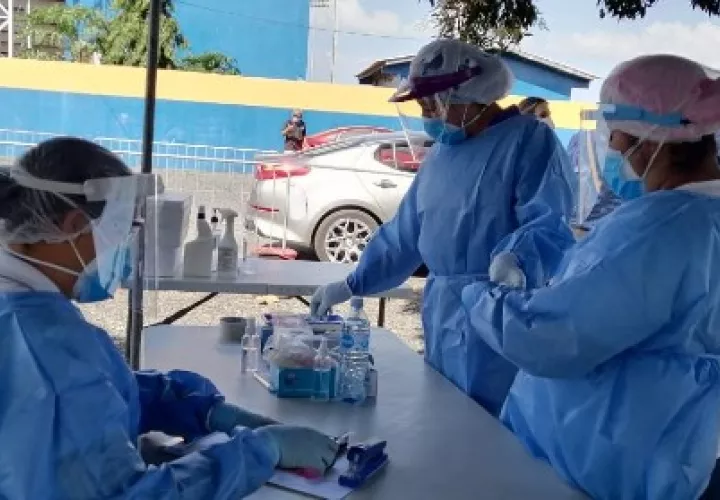 Más de 500 pruebas  se realizaron en Monagrillo gracias a la implementación del nuevo puesto de hisopado express instalado en las afueras del Estadio Claudio Nieto.