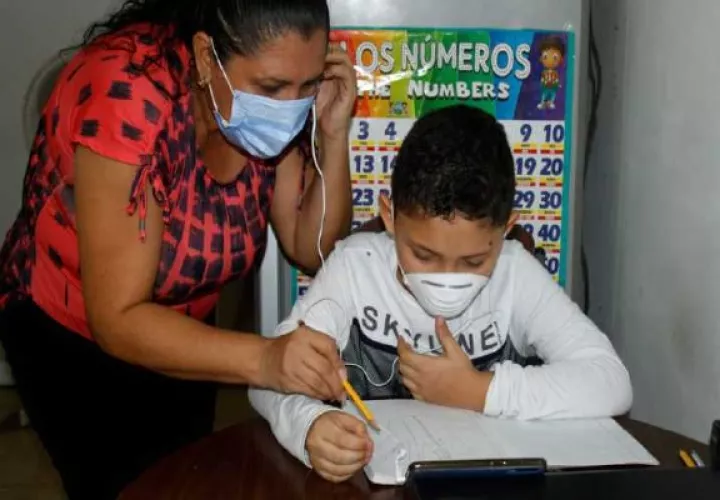 Es necesario que se tomen los correctivos necesarios y se apoye al estudiante para que a pesar que continúe la pandemia, los estudiantes puedan conectarse o que se le faciliten tarjetas e internet gratuito, dijo Luis López, dirigente magisterial.