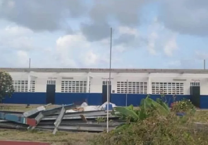 Iniciaron los trabajos de demolición del Centro Educativo Anastacia Mitre. 