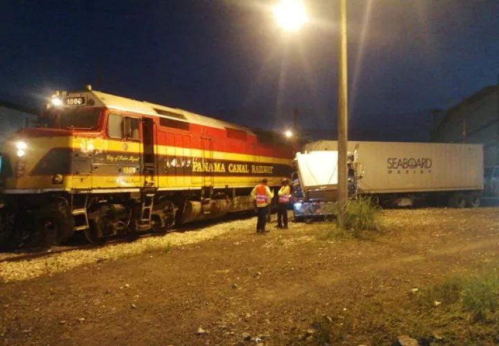 En este incidente de tránsito no se reportaron heridos, solo se han registrado daños materiales.
