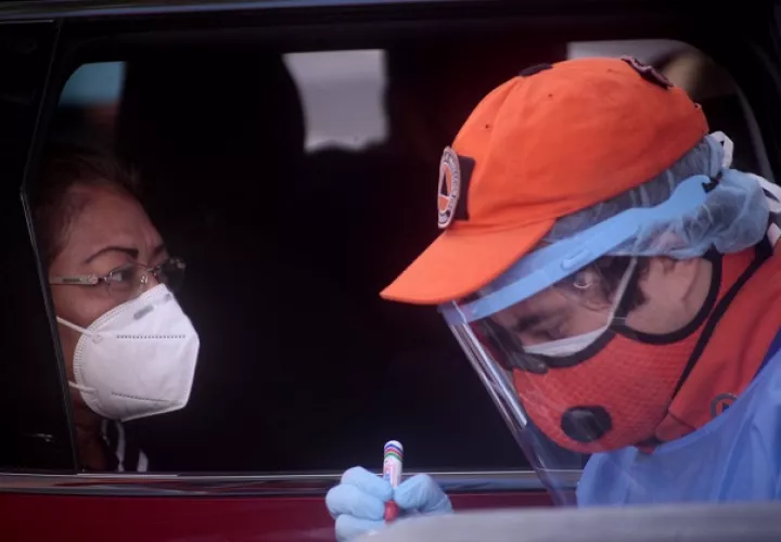 Las autoridades de salud aplicaron  8,955 pruebas nuevas para detectar la covid-19 en las últimas 24 horas, para un 7.8% de positividad. Foto: Víctor Arosemena