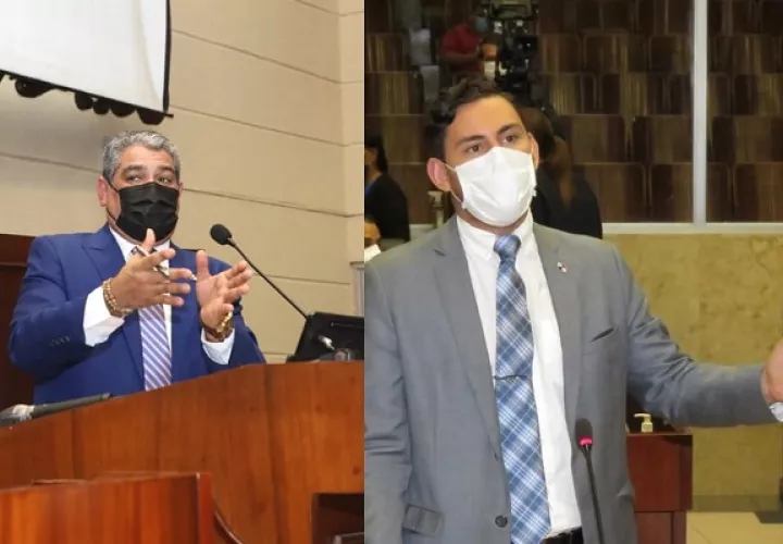 El diputado Juan Diego Vásquez (dcha.) le recordó el tema de los derechos humanos al ministro Luis Francisco Sucre. 