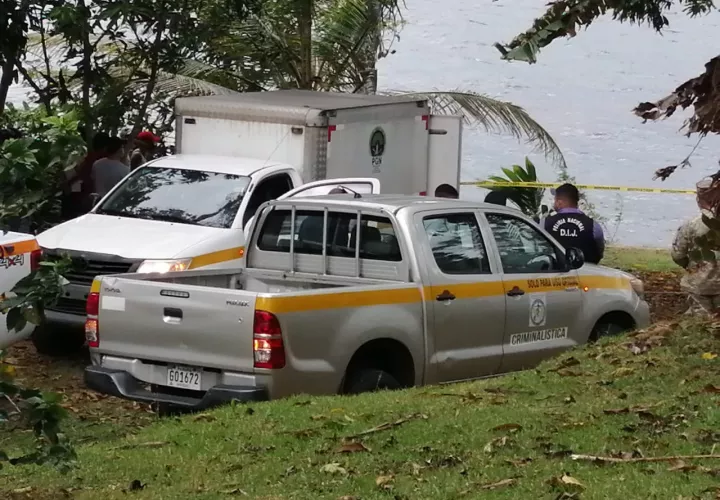 El carro fúnebre del Ministerio Público llegó al lugar para trasladar el cuerpo. Foto: Diómedes Sánchez
