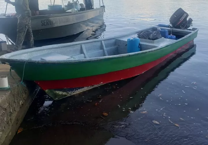 En el operativo de patrullaje también  se incautaron 20 paquetes de hierba seca que se presume sea marihuana, las cuales estaban ocultas en dos hieleras.