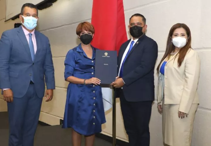 El pasado 1 de febrero fue ratificada como nueva directora general de la Senniaf, Mayra Inés Silvera, en reemplazo de Sara Rodríguez. Foto de archivo