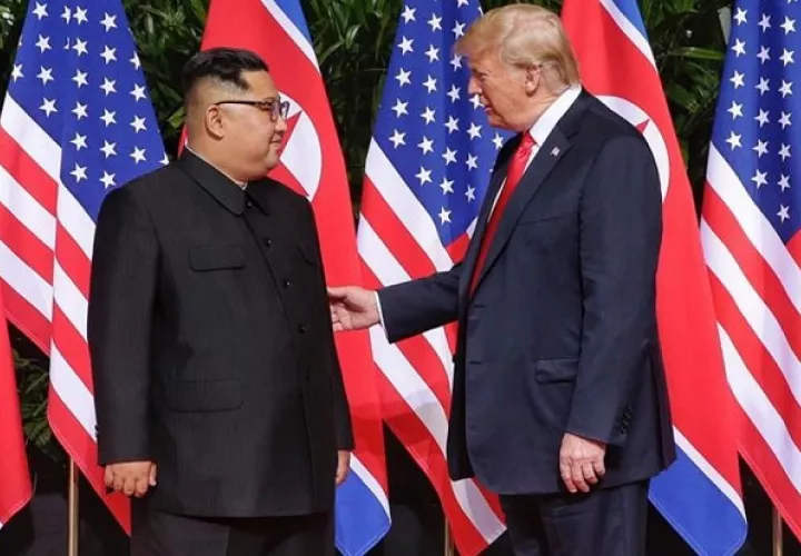  Kim Jong-un (izq.) y Donald Trump llegaron a reconocer públicamente que mantenían buena sintonía. Foto: EFE
