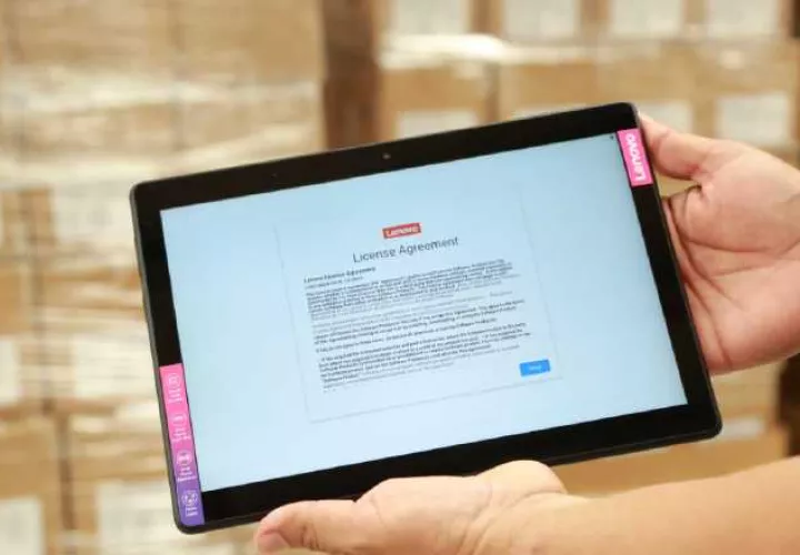 La meta para este año es entregar 100 mil tabletas a los estudiantes de segundo ciclo, informó la ministra de Educación. Ya se cuentan con 25 mil.  Foto: Archivo