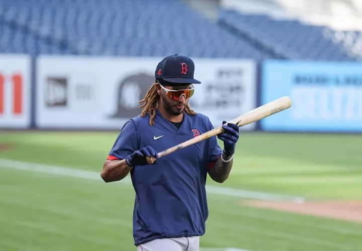 Jonathan Araúz se convirtió en el segundo panameño en debutar con los Medias Rojas en la MLB. Foto: @RedSox