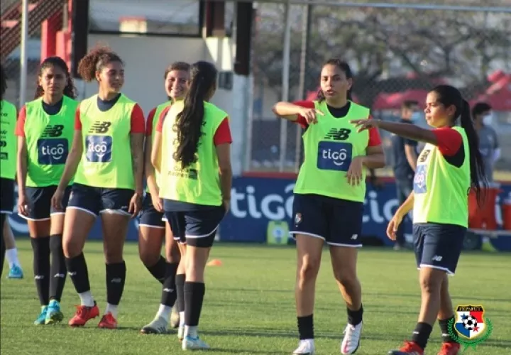 Jugadoras de la selección femenina en los entrenamientos. Foto: @fepafut