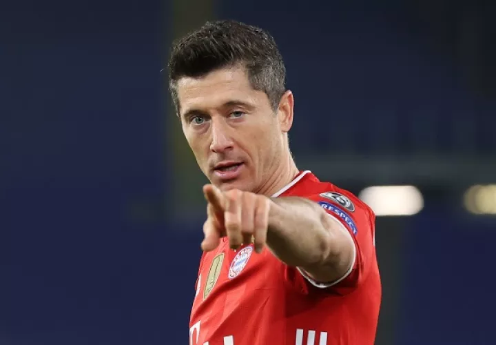 Robert Lewandowski puso en ventaja a los bávaros en el minuto nueve del partido. Foto: @FCBayern