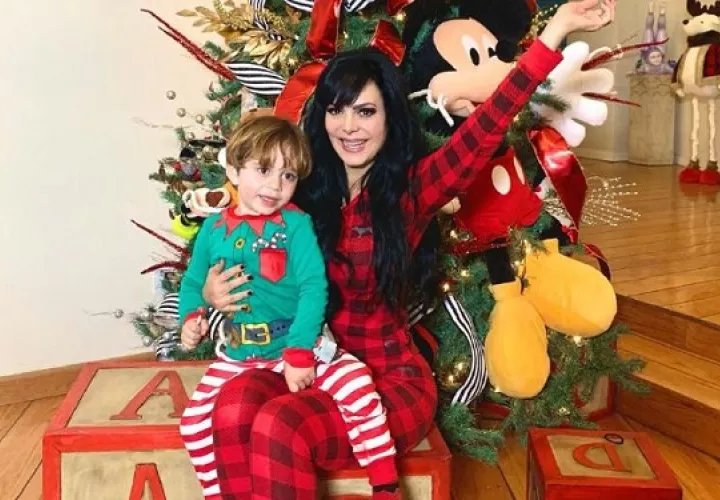 Maribel Guardia y su nieto.  Foto: Instagram / @maribelguardia