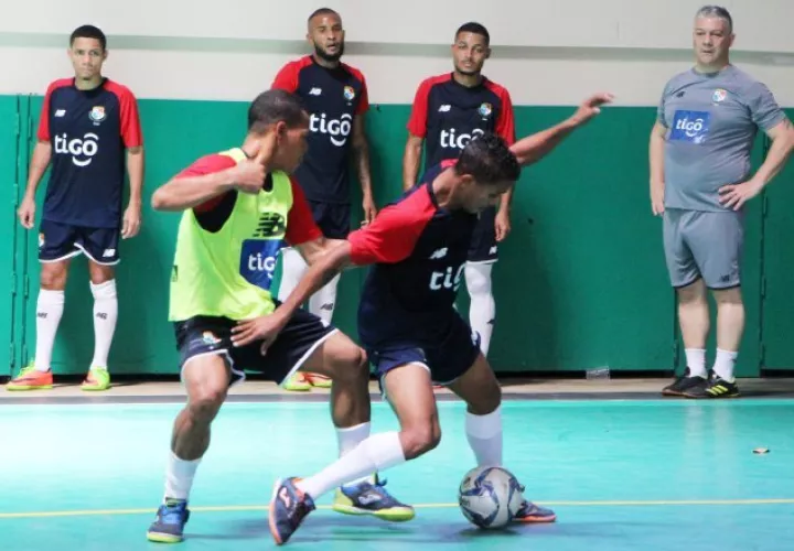 El seleccionado de futsal ha estado entrenando en el gimnasio del colegio Internacional de María Inmaculada. Cortesía