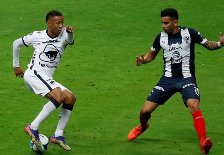 Gaby Torres espera aportar su cuota de goles para Pumas. EFE