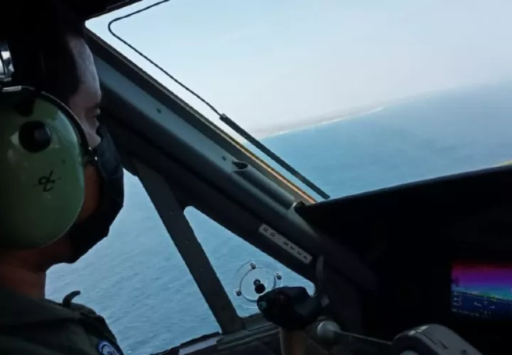 En cuanto a las acciones de búsqueda hasta el día de hoy, 24 de febrero, se han utilizados medios aéreos con más 33 horas de vuelo y medios navales con más de 740 millas náuticas navegadas.