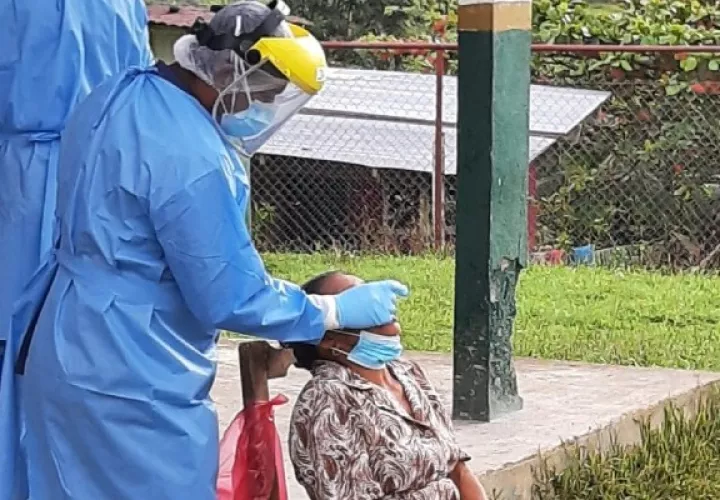 Hoy se implementó una jornada masiva de hisopado a los residentes de la comunidad de San Isidro, corregimiento de Tulú en la provincia de Coclé.