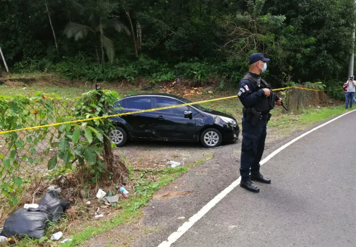 El hombre encontrado muerto en el auto no es conocido del lugar. Foto: Diómedes Sánchez 