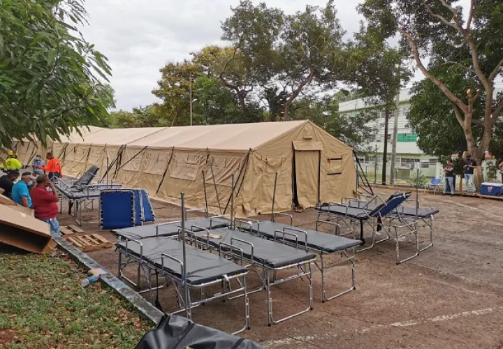 El hospital campaña estuvo instalado en el área de los estacionamientos del Complejo Hospitalario Dr. Arnulfo Arias Madrid. 